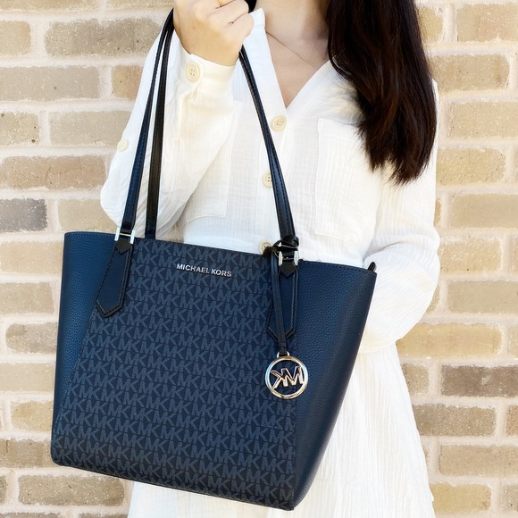 Michael Kors tote wallet blue ‼️SALE‼️‼️ - Picture 7 of 8